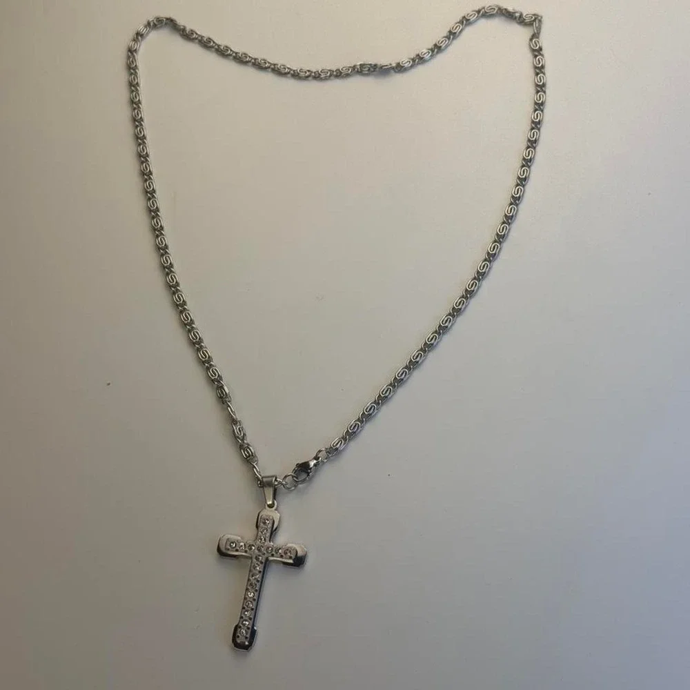Gold cross pendant necklace
